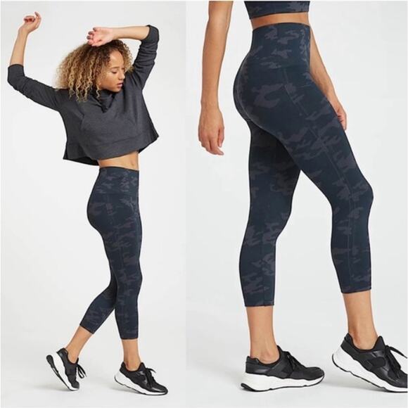 SPANX Look At Me Now Cropped Seamless Leggings Womens M Black Camo Compression - Picture 8 of 9